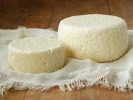 Wie man hausgemachten Adyghe-Käse macht